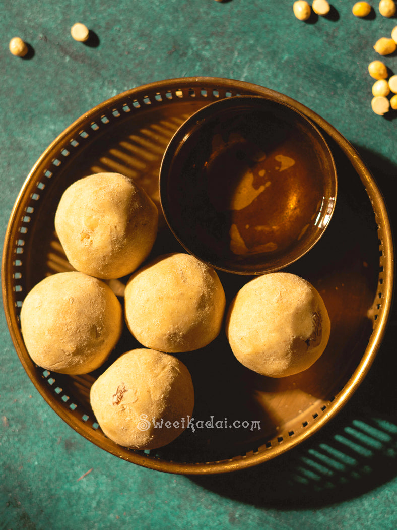 Homemade Maa Laddu
