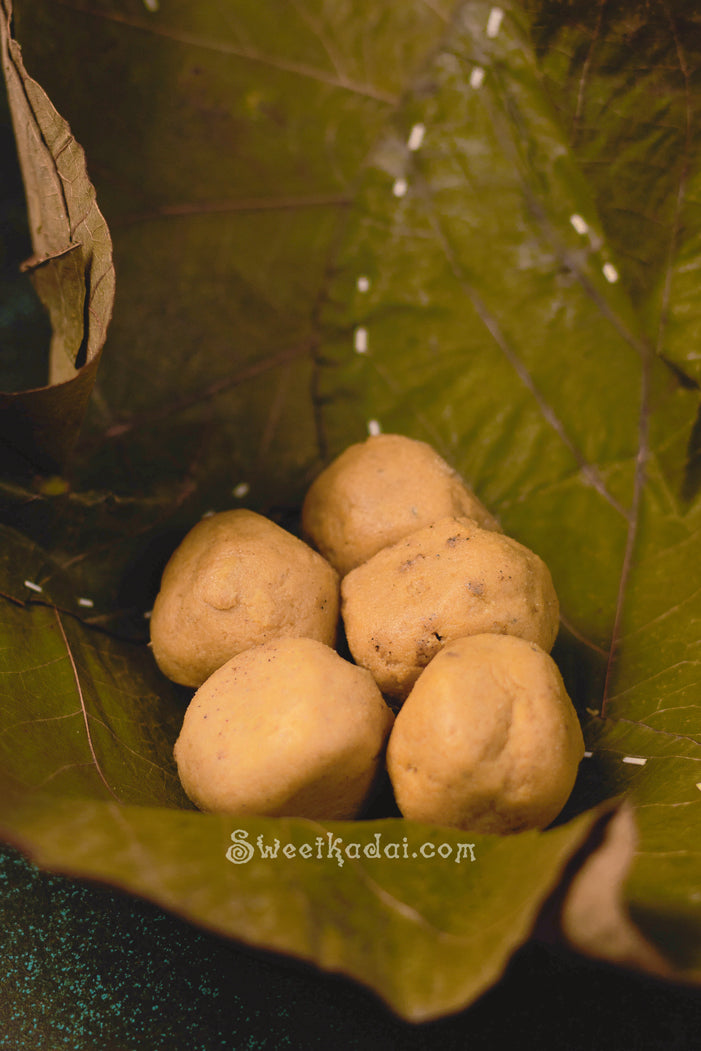 Homemade Pasi Payaru Laddu